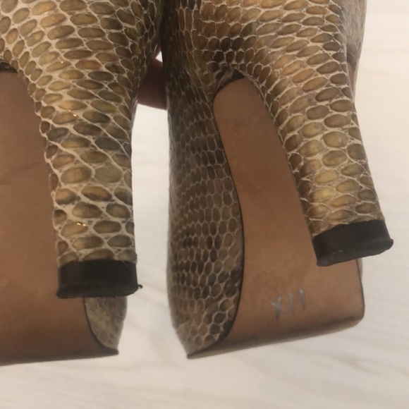 Stuart Weitzman Snakeskin Peep Toe size 7 - Picture 6 of 8